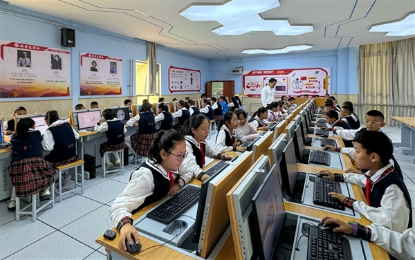龙芯3A6000扛大旗！西藏小学首次迎来全国产信创基地 龙芯3A6000 第2张