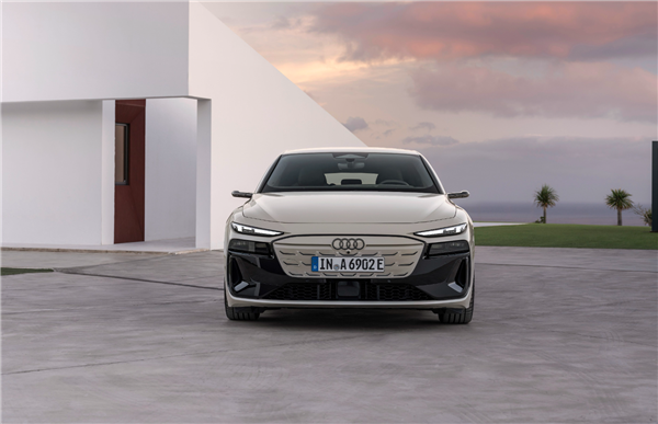 奥迪A6 e-tron全球首发：保时捷同平台打造 续航最高750km e-tron 第2张