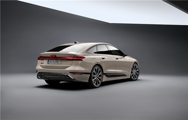 奥迪A6 e-tron全球首发：保时捷同平台打造 续航最高750km e-tron 第5张