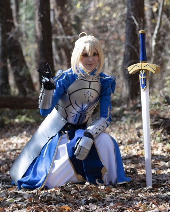 俄妹COS《Fate》Saber：泳装呆毛王 靓丽吸睛 俄妹COS Fate Saber 第2张