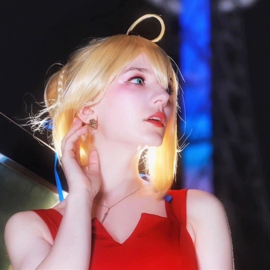 俄妹COS《Fate》Saber：泳装呆毛王 靓丽吸睛 俄妹COS Fate Saber 第7张