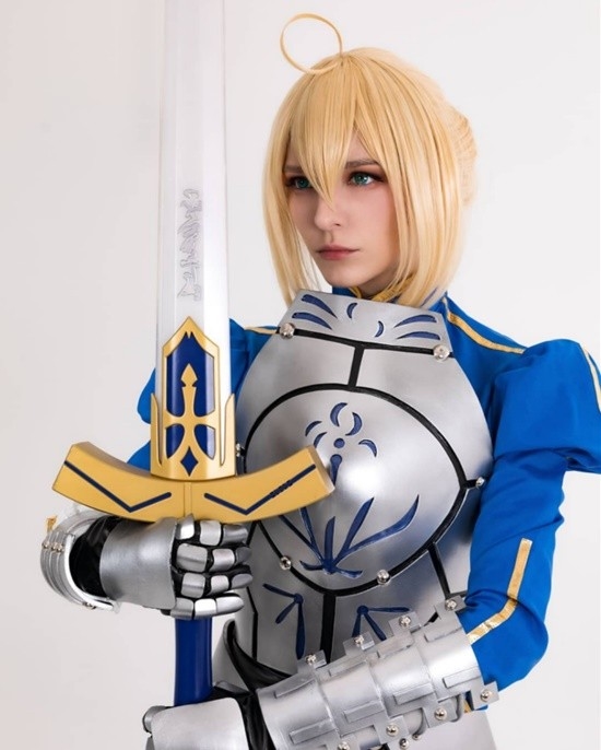 俄妹COS《Fate》Saber：泳装呆毛王 靓丽吸睛 俄妹COS Fate Saber 第3张