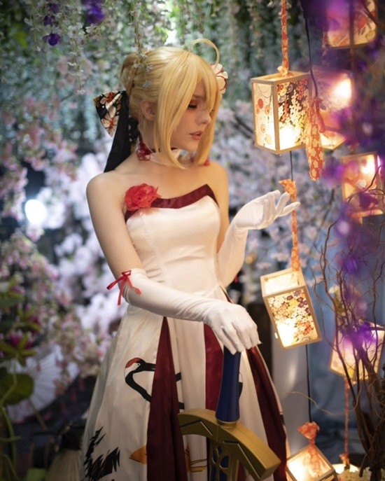 俄妹COS《Fate》Saber：泳装呆毛王 靓丽吸睛 俄妹COS Fate Saber 第9张