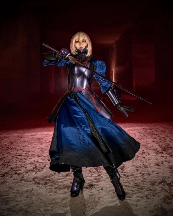 俄妹COS《Fate》Saber：泳装呆毛王 靓丽吸睛 俄妹COS Fate Saber 第12张