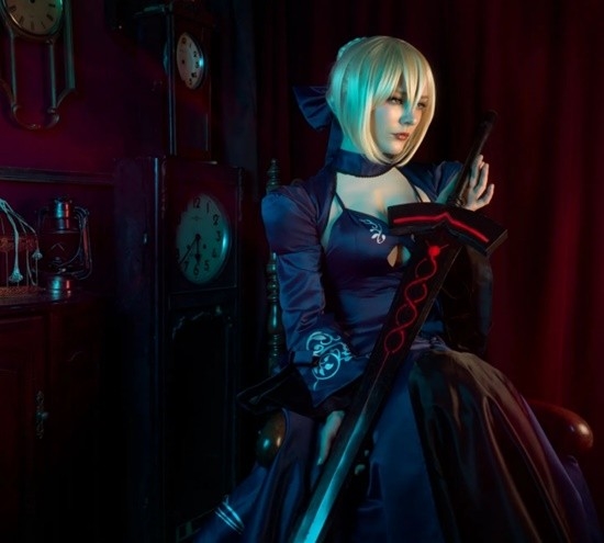 俄妹COS《Fate》Saber：泳装呆毛王 靓丽吸睛 俄妹COS Fate Saber 第11张