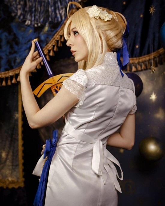 俄妹COS《Fate》Saber：泳装呆毛王 靓丽吸睛 俄妹COS Fate Saber 第15张