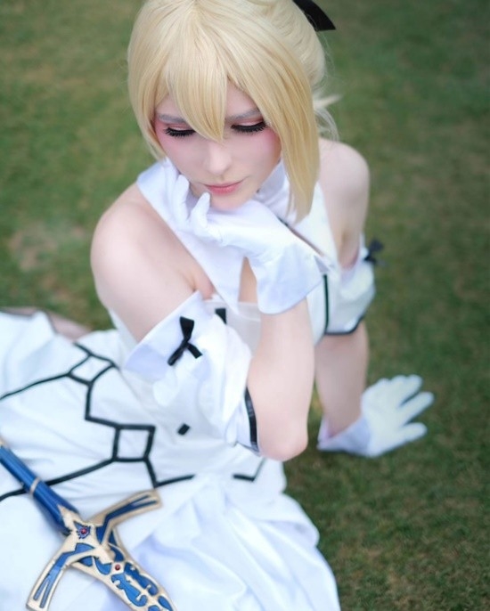 俄妹COS《Fate》Saber：泳装呆毛王 靓丽吸睛 俄妹COS Fate Saber 第16张