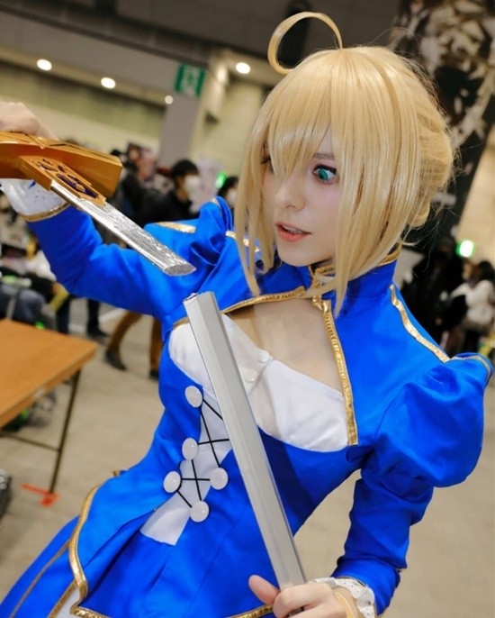 俄妹COS《Fate》Saber：泳装呆毛王 靓丽吸睛 俄妹COS Fate Saber 第19张