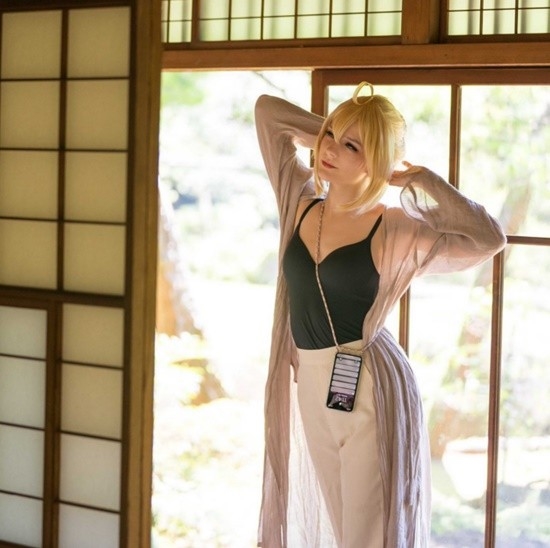 俄妹COS《Fate》Saber：泳装呆毛王 靓丽吸睛 俄妹COS Fate Saber 第17张