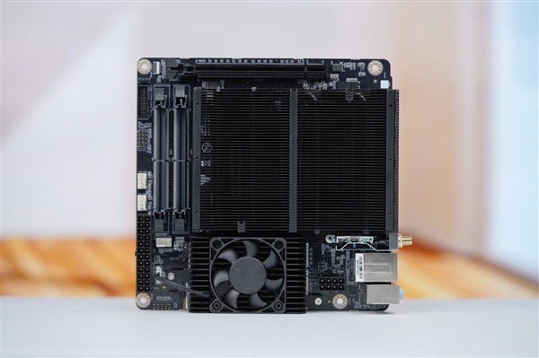 板载锐龙9 7945HX！铭凡BD790i主板图赏 铭凡BD790i主板 锐龙9 7945HX 第1张