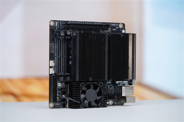 板载锐龙9 7945HX！铭凡BD790i主板图赏 铭凡BD790i主板 锐龙9 7945HX 第2张