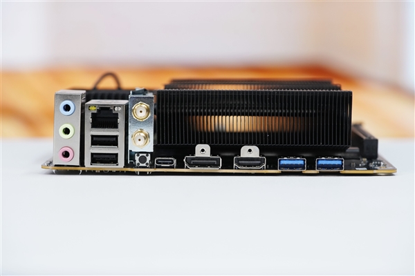 板载锐龙9 7945HX！铭凡BD790i主板图赏 铭凡BD790i主板 锐龙9 7945HX 第4张
