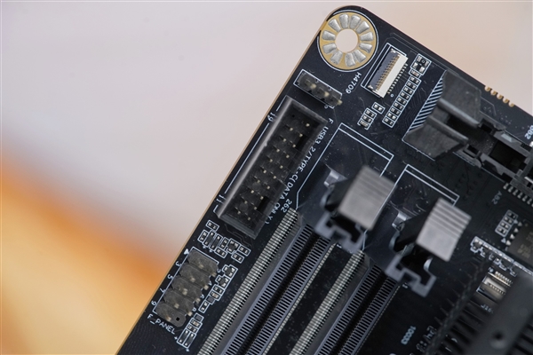 板载锐龙9 7945HX！铭凡BD790i主板图赏 铭凡BD790i主板 锐龙9 7945HX 第7张
