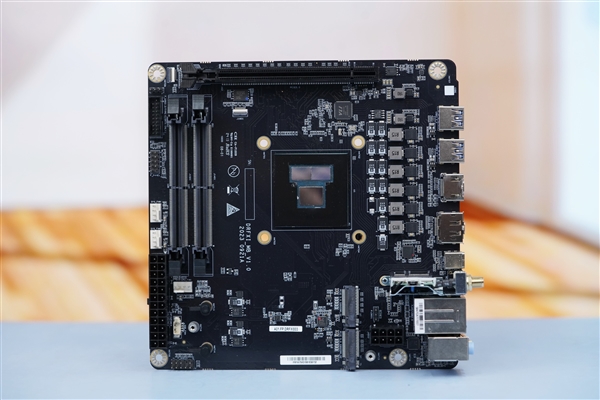 板载锐龙9 7945HX！铭凡BD790i主板图赏 铭凡BD790i主板 锐龙9 7945HX 第14张