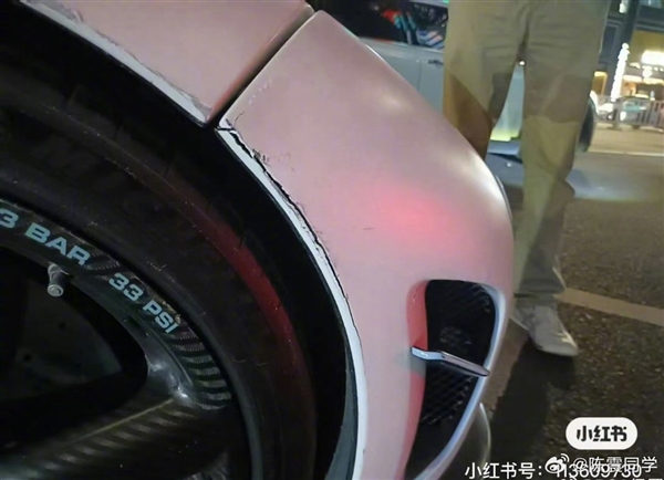 别克跨实线撞上千万元的科尼塞克 网友：卖车也不够赔 别克 科尼塞克 第2张