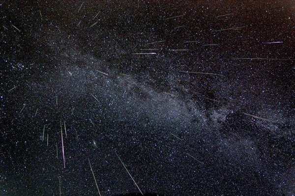 北半球三大流星雨之一！英仙座流星雨今晚迎来极大：肉眼可见 每小时达百颗 英仙座流星雨 第2张