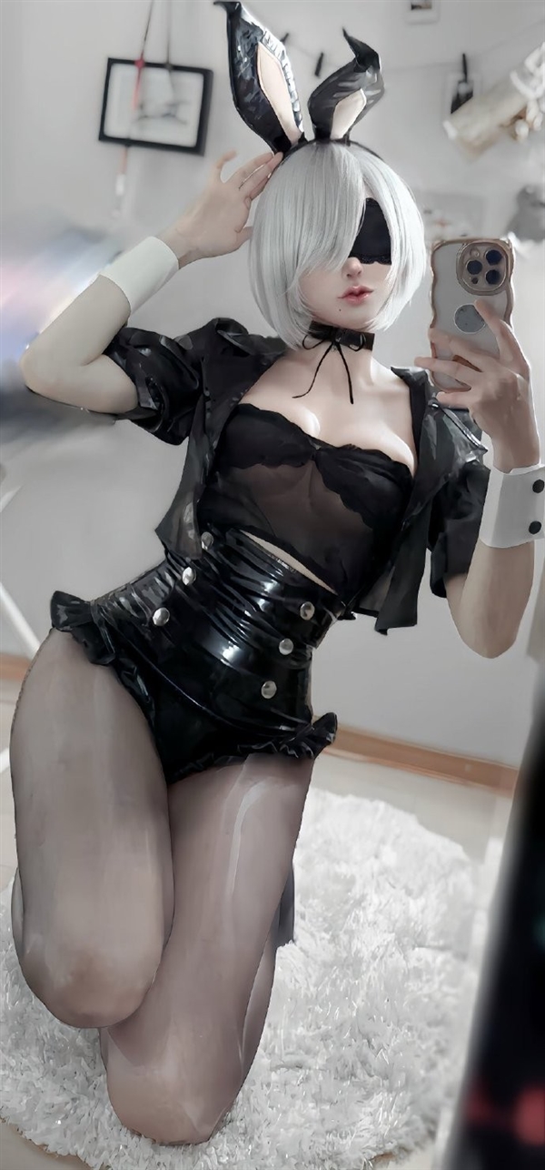 国外美女Cos《尼尔》2B美图：紧身衣凸显曼妙身材 国外美女Cos 尼尔 第4张