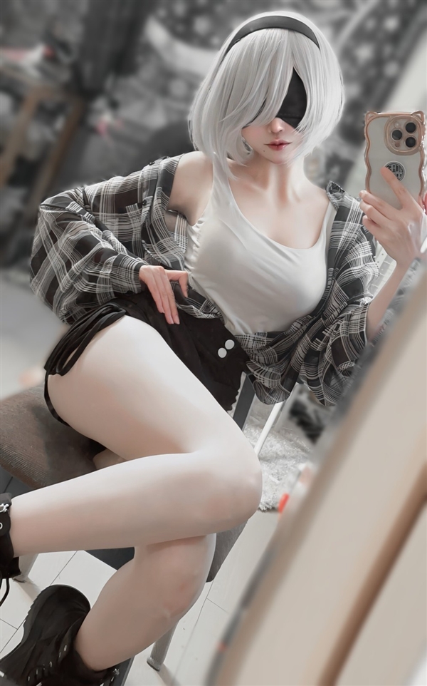 国外美女Cos《尼尔》2B美图：紧身衣凸显曼妙身材 国外美女Cos 尼尔 第7张