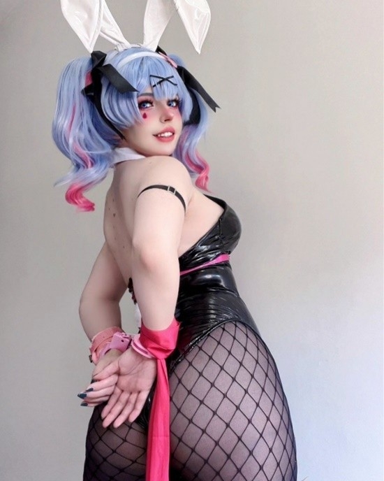 巴西小姐姐COS兔女郎初音未来：胶衣网袜 腰臀比惊人 巴西小姐姐 COS兔女郎 第15张