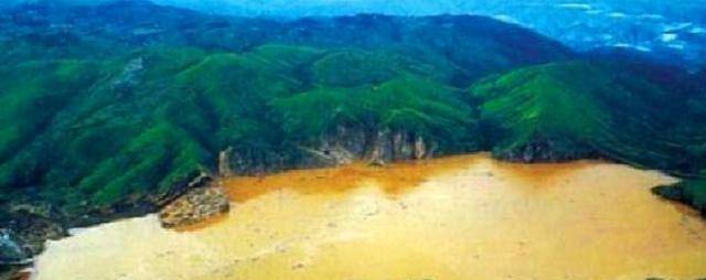 非洲“杀人湖”：一夜离奇死亡2000人，抽干湖水后，发现其中玄机  杀人湖 第2张