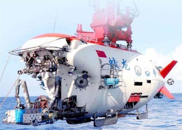 第300次下潜！“蛟龙号”载人潜水器在西太平洋海域完成首潜 蛟龙号 第1张