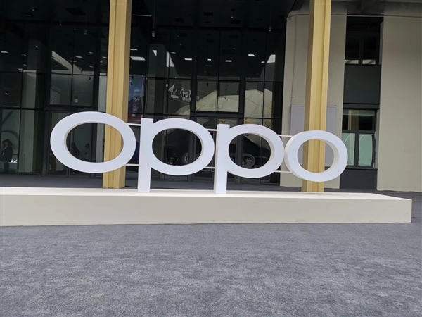 OPPO Find X8设计图出炉：曲屏改直屏 潜望三摄位置变了 X8 第2张