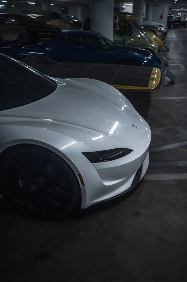 可以飞！特斯拉新一代Roadster实车曝光 特斯拉 Roadster 第3张