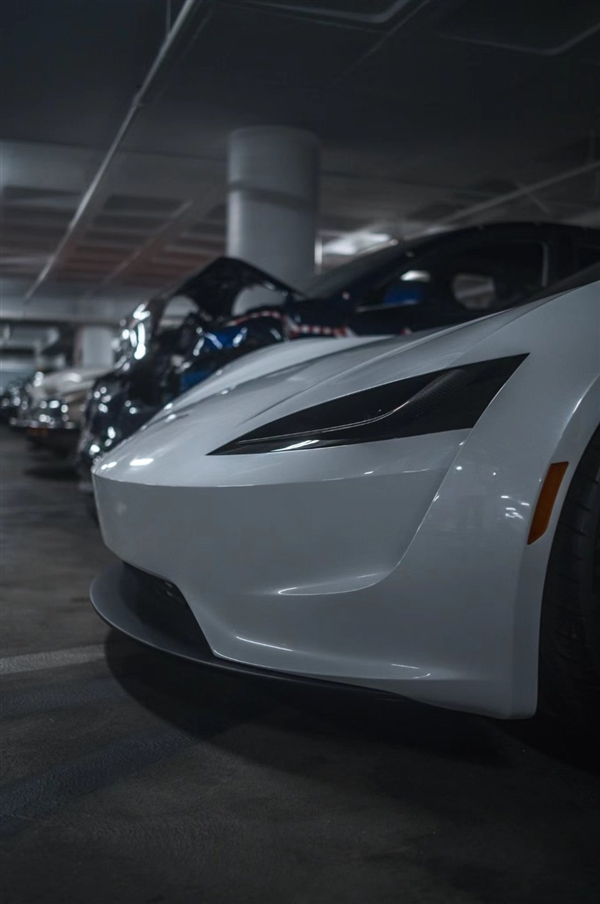 可以飞！特斯拉新一代Roadster实车曝光 特斯拉 Roadster 第4张