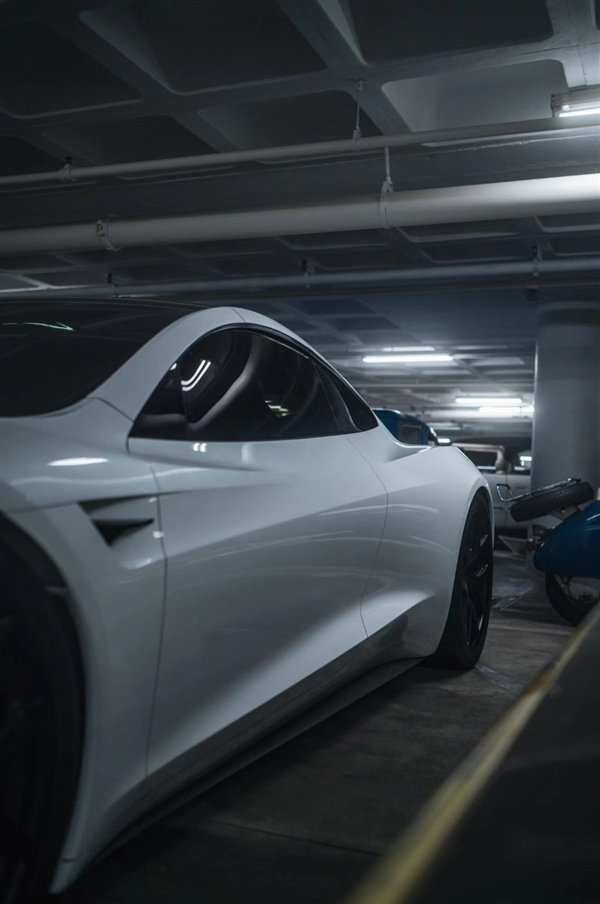 可以飞！特斯拉新一代Roadster实车曝光 特斯拉 Roadster 第2张