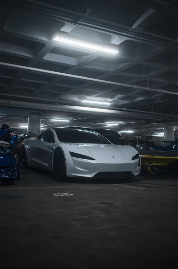 可以飞！特斯拉新一代Roadster实车曝光 特斯拉 Roadster 第1张
