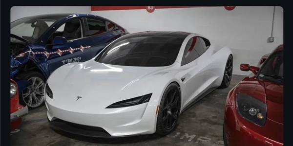 可以飞！特斯拉新一代Roadster实车曝光 特斯拉 Roadster 第5张