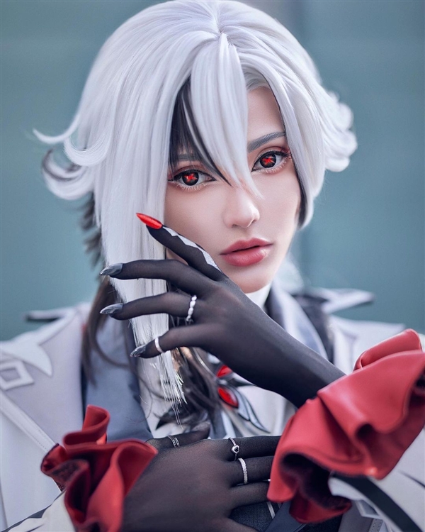 《生化危机4RE》超美Cos图赏：艾达王牵着忠犬里昂 生化危机4RE Cos 艾达王 第13张