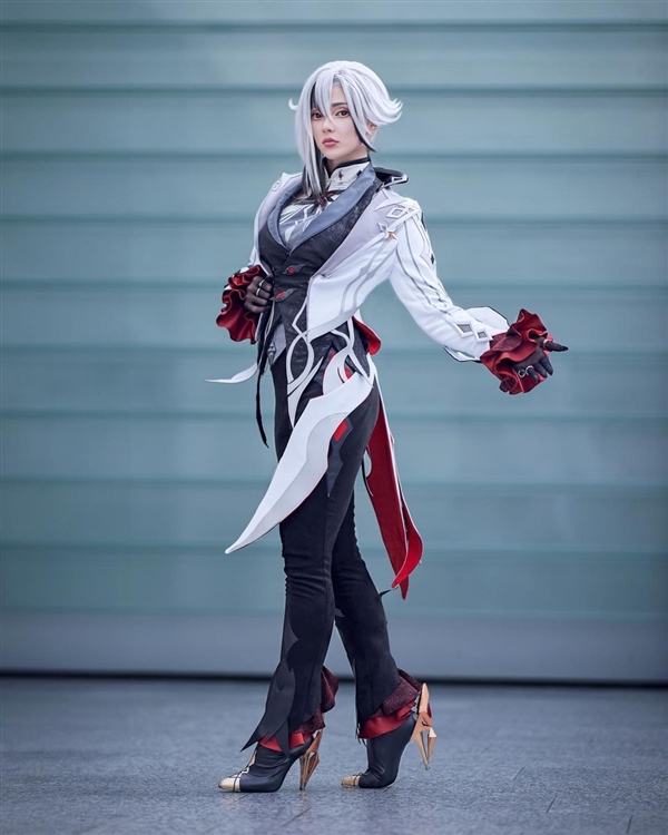 《生化危机4RE》超美Cos图赏：艾达王牵着忠犬里昂 生化危机4RE Cos 艾达王 第12张