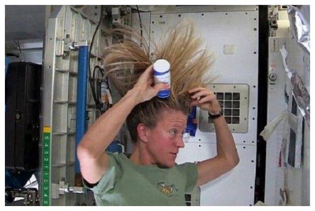 女宇航员在宇宙中，该如何处理排泄、生理期问题？怎么保护隐私？  女宇航员 第11张