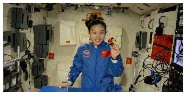 女宇航员在宇宙中，该如何处理排泄、生理期问题？怎么保护隐私？  女宇航员 第13张