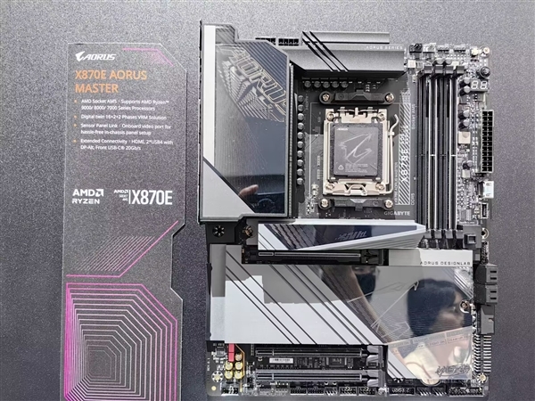 支持DDR5-8200超频！技嘉上线高端主板X870E AORUS MASTER 技嘉上 X870E 第2张