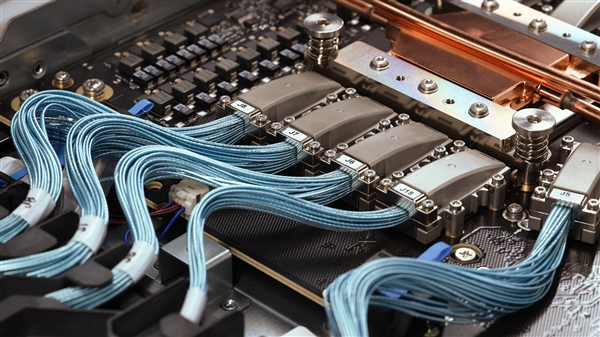 NVIDIA首秀Blackwell GB200超级芯片系统：AI推理性能飙升1.5倍 NVIDIA Blackwell GB200芯片系统 第5张