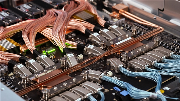 NVIDIA首秀Blackwell GB200超级芯片系统：AI推理性能飙升1.5倍 NVIDIA Blackwell GB200芯片系统 第6张