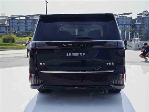 首款华为乾崑智驾MPV 全新岚图梦想家开售：34.99万起 华为乾崑智驾MPV 岚图梦想家 第9张