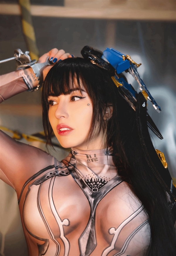南美美女Cos《星刃》肤色战衣伊芙：好身材吸睛 Cos 星刃 伊芙 第1张