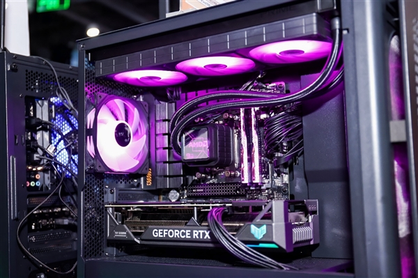 华硕AMD X870E主板首秀：双模混合超频 锐龙9000直达巅峰 X870E主板 锐龙9000 第9张