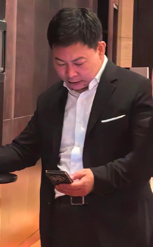 三折叠手机来了！华为新品发布会定档9月10日：与苹果iPhone 16同一天 三折叠手机 第2张