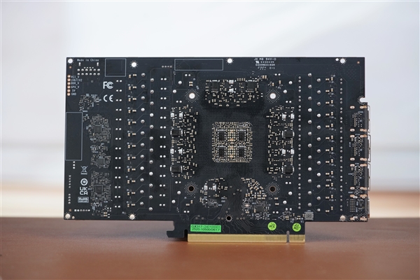 15999元卡皇！影驰RTX 4090D星曜显卡图赏 影驰RTX 4090D星曜显卡 第27张