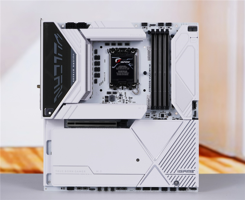内地第一款对标三大旗舰的超频主板！七彩虹iGame Z790D5 VULCAN W白火神评测：外观性能都是满分 七彩虹iGame W白火神评测 第1张