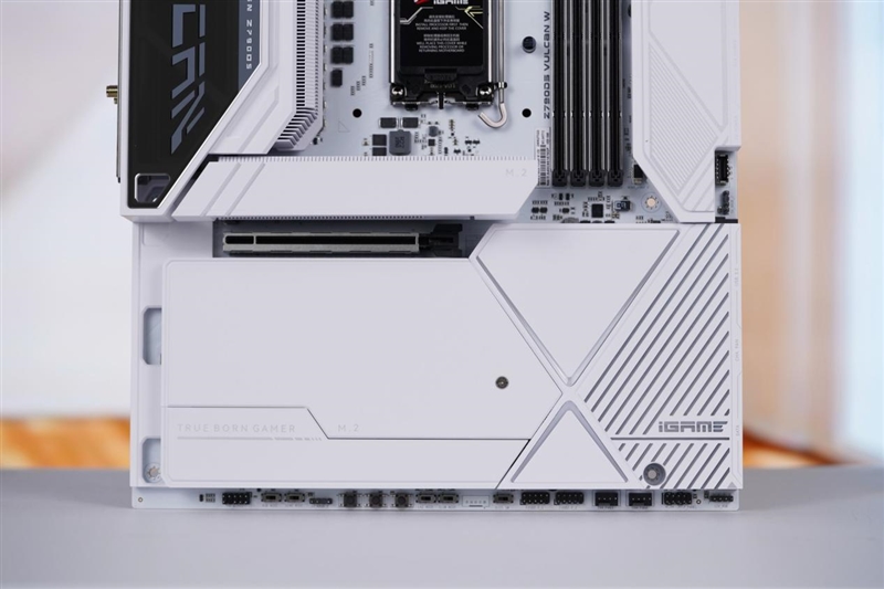 内地第一款对标三大旗舰的超频主板！七彩虹iGame Z790D5 VULCAN W白火神评测：外观性能都是满分 七彩虹iGame W白火神评测 第8张