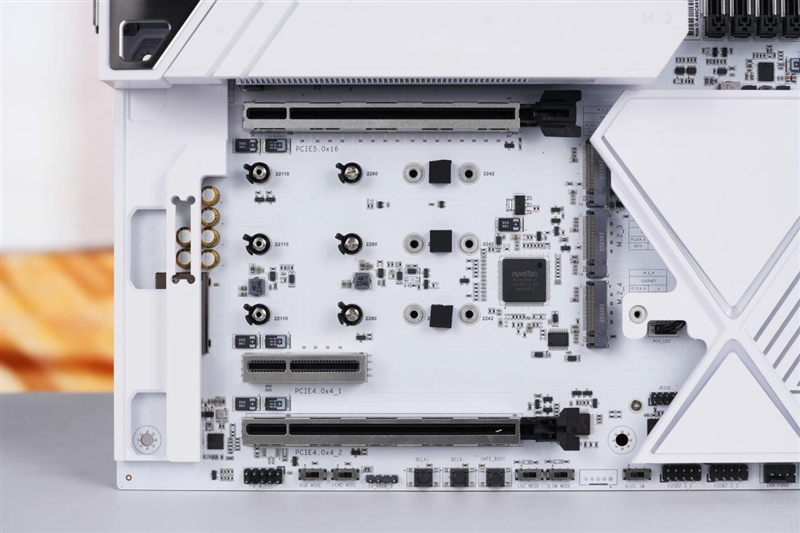 内地第一款对标三大旗舰的超频主板！七彩虹iGame Z790D5 VULCAN W白火神评测：外观性能都是满分 七彩虹iGame W白火神评测 第9张