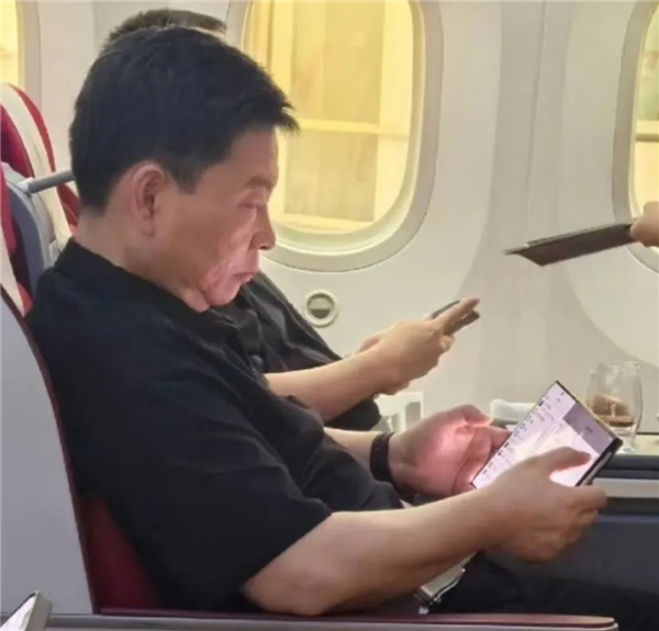 华为将发布首款非凡大师折叠屏：华为Mate XT非凡大师官宣！三折手机来了 非凡大师折叠屏 华为Mate XT 第2张