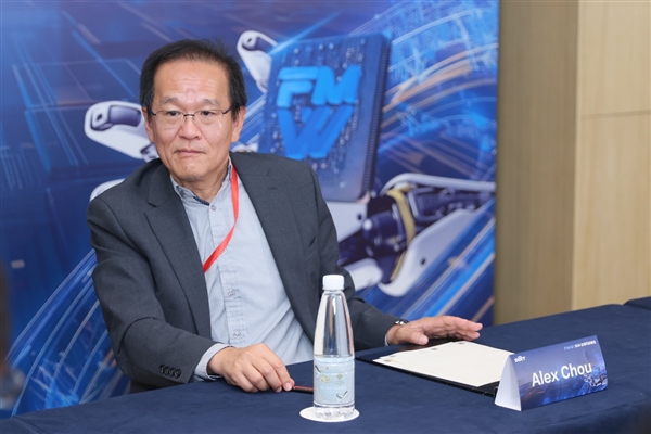 AI时代QLC怎么玩？PCIe 6.0 SSD啥时候来？听听慧荣怎么说 AI时代 QLC PCIe SSD 第2张