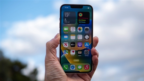 LCD iPhone成为历史！苹果将彻底抛弃：一个时代终结 iPhone 第2张