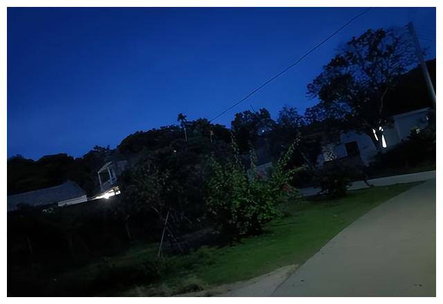 湖南山村怪事连连，半夜响起诡异的敲打声，游客外出发现吓人白影  湖南山村怪事 第8张